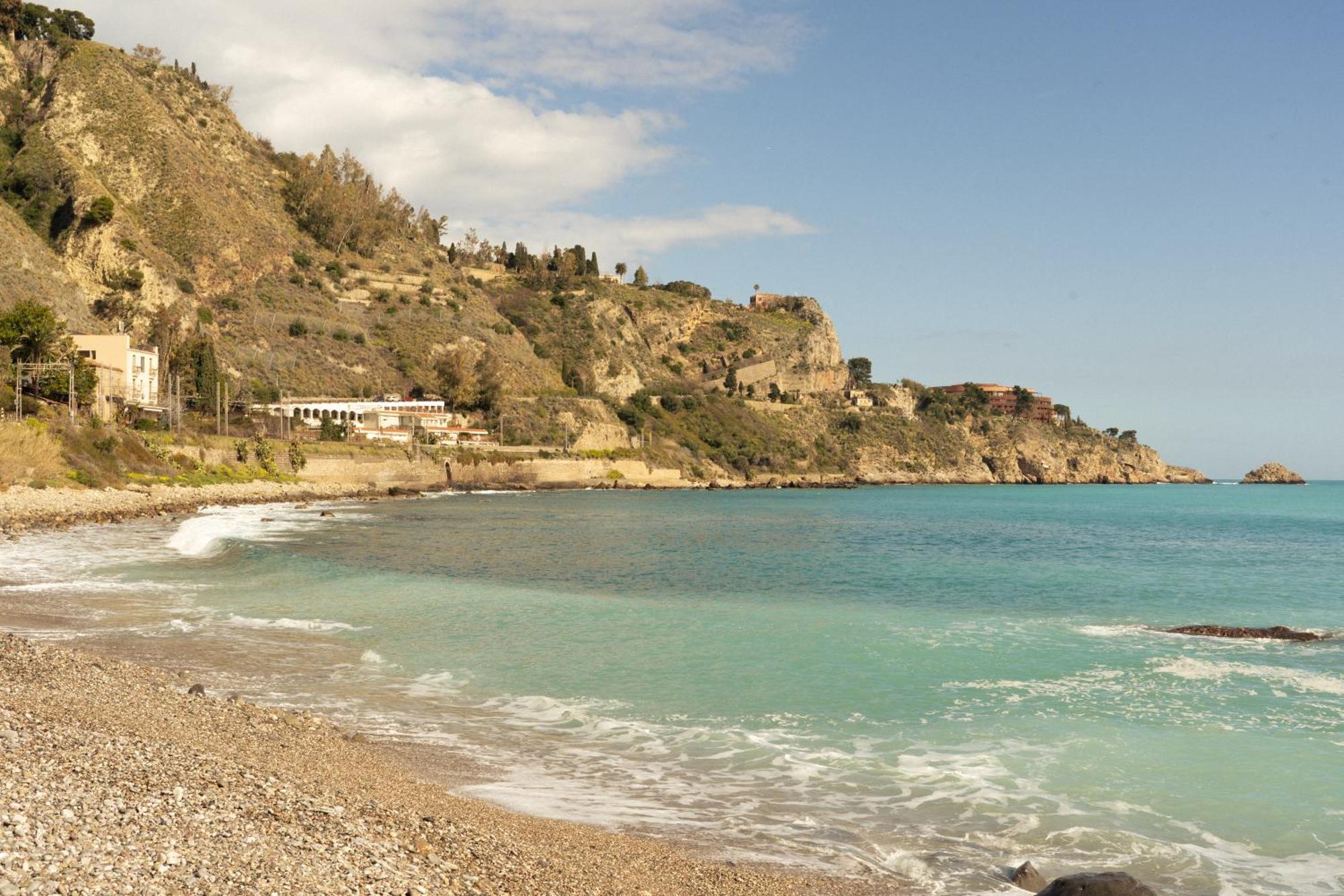 Johnny'S Suites Taormina Beach Bay Bagian luar foto