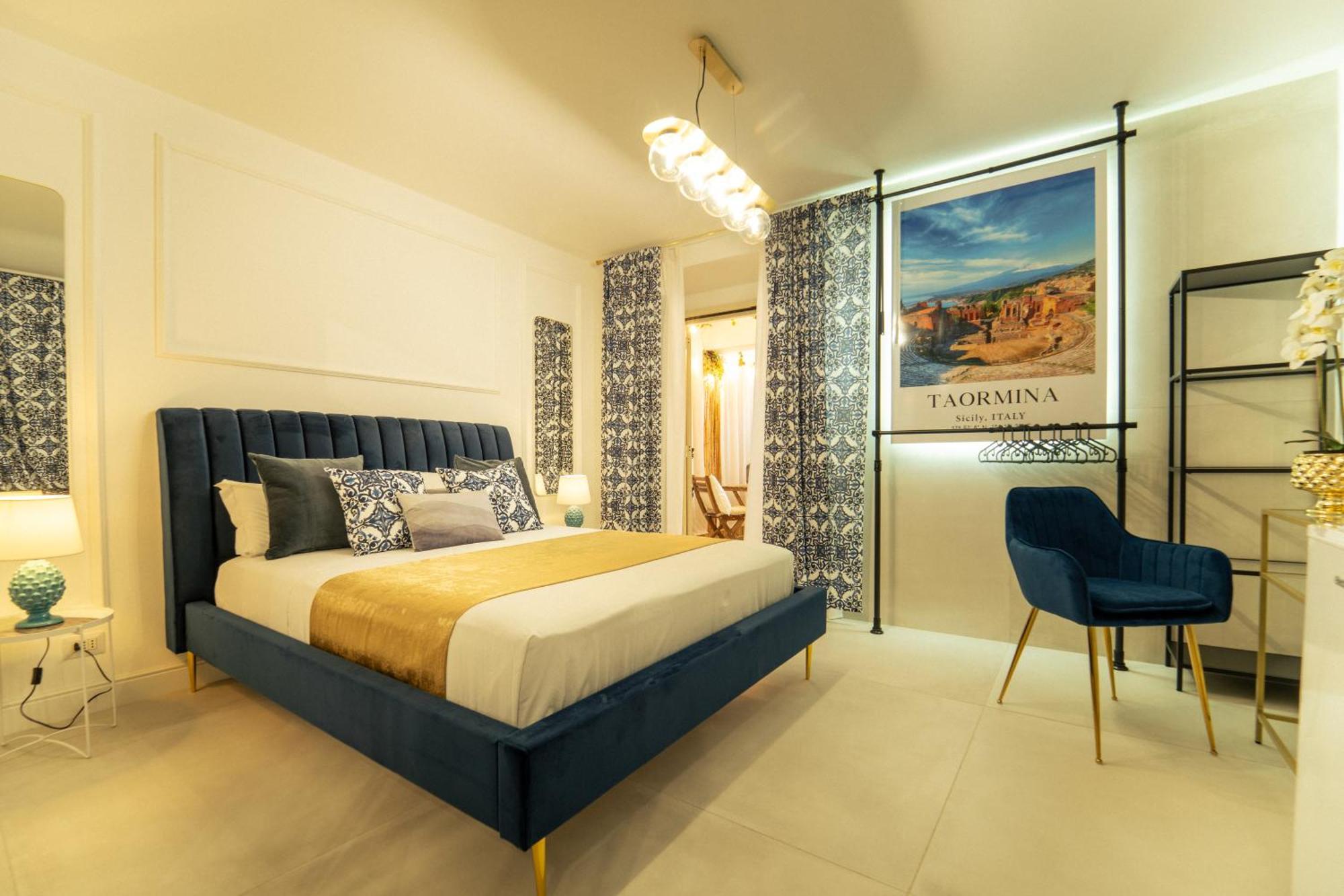 Johnny'S Suites Taormina Beach Bay Bagian luar foto