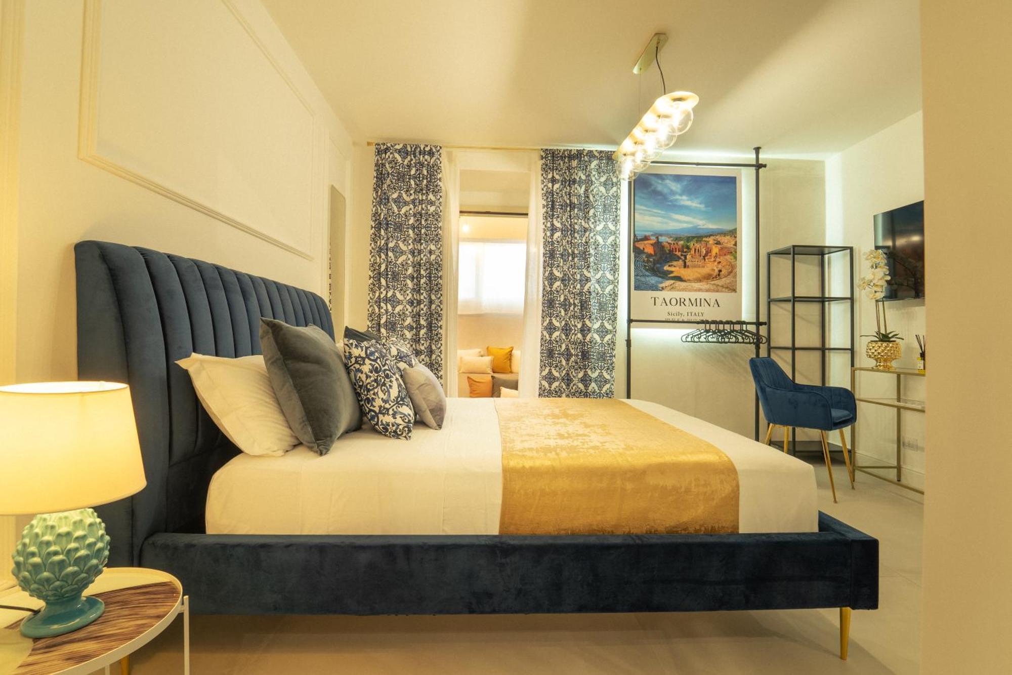 Johnny'S Suites Taormina Beach Bay Bagian luar foto