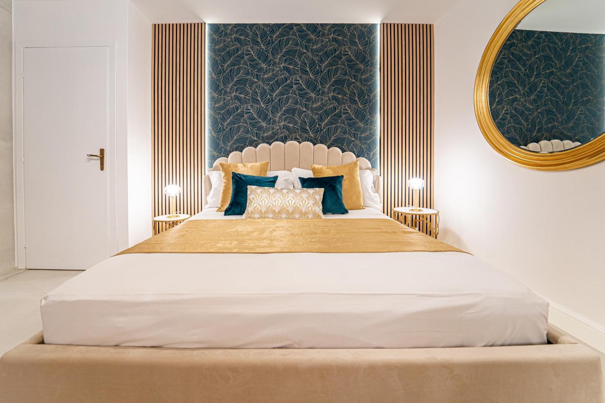 Johnny'S Suites Taormina Beach Bay Bagian luar foto