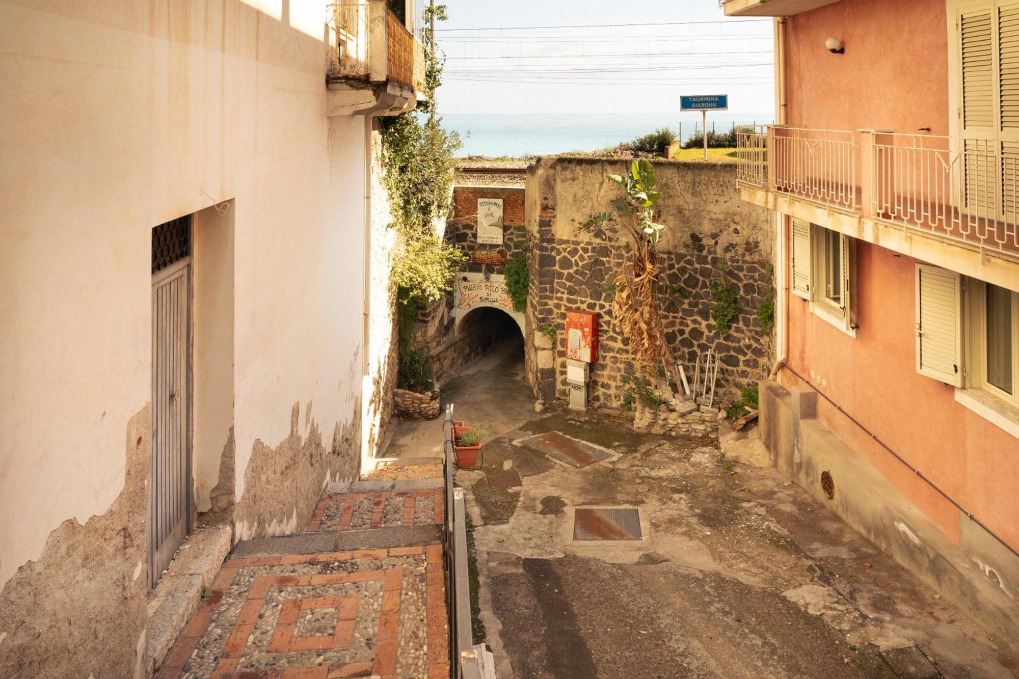 Johnny'S Suites Taormina Beach Bay Bagian luar foto