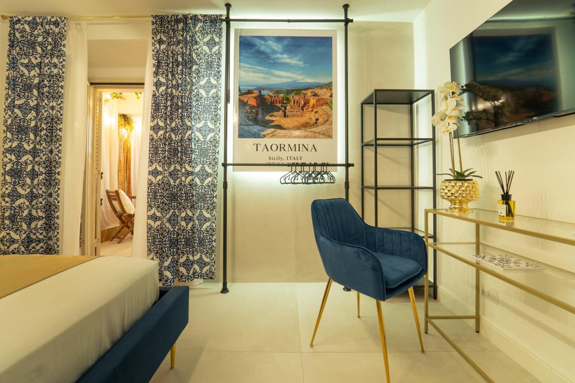 Johnny'S Suites Taormina Beach Bay Bagian luar foto