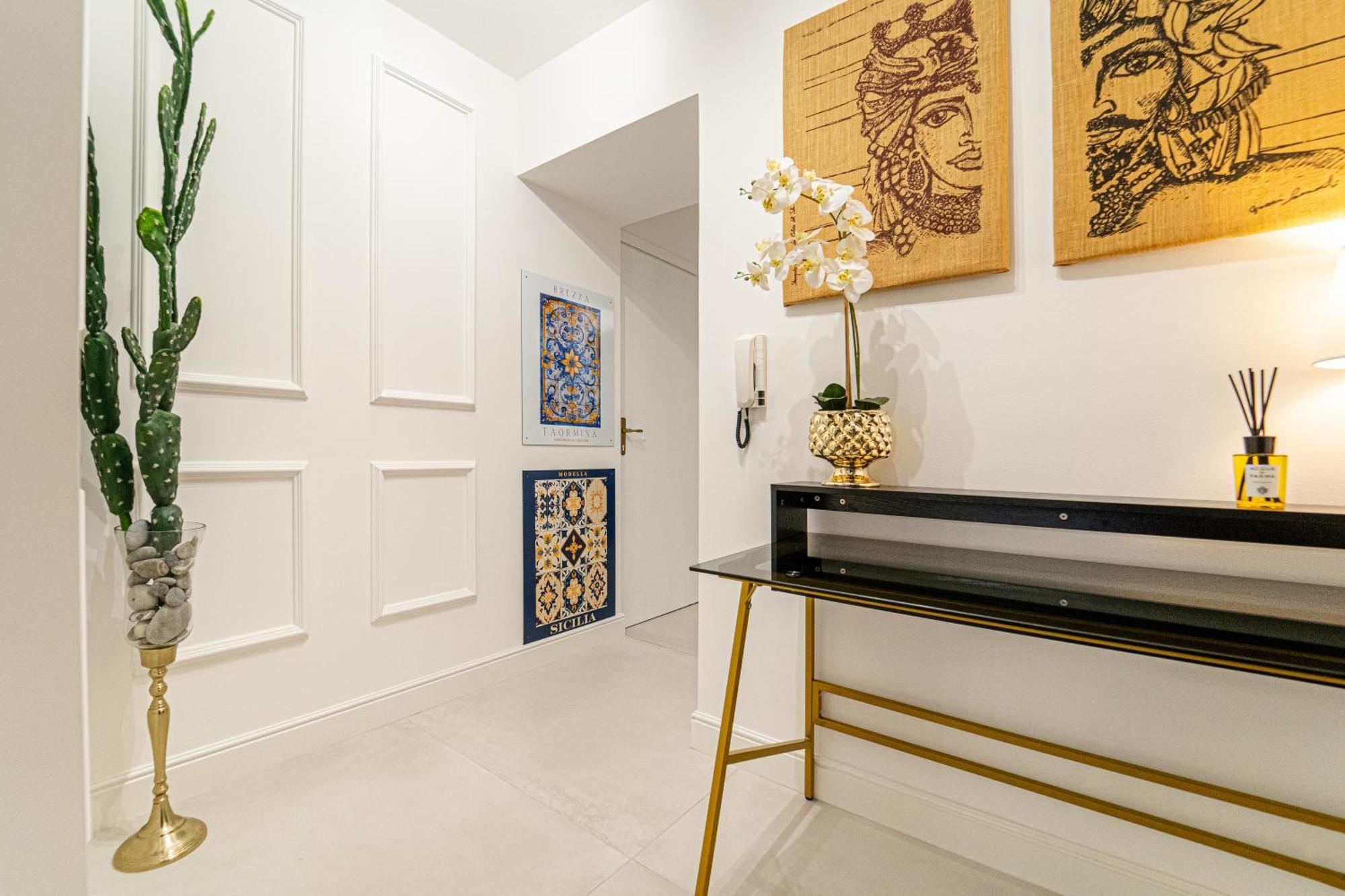 Johnny'S Suites Taormina Beach Bay Bagian luar foto